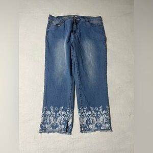 John Mark Women's 22W High Rise Cropped Frayed Embellished Hem Stretch Waist